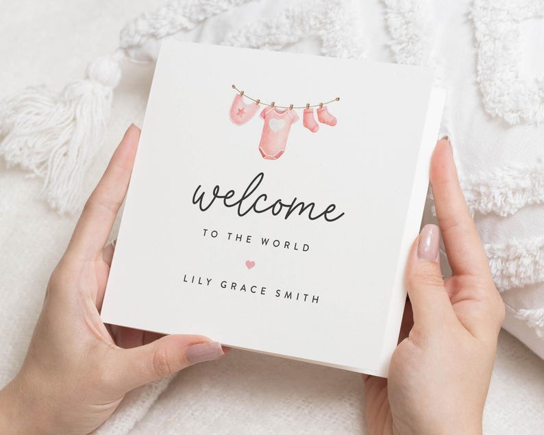 Carte de félicitations pour nouveau bébé fille, petite fille bienvenue dans le monde, carte personnalisée pour nouveau bébé, carte de grossesse pour une amie, petite fille de bienvenue image 1