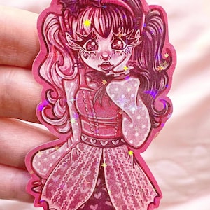 Draculaura Holographischer Aufkleber - Kawaii Pastell Goth Vinyl Aufkleber - Gruseliger süßer Laptop Aufkleber