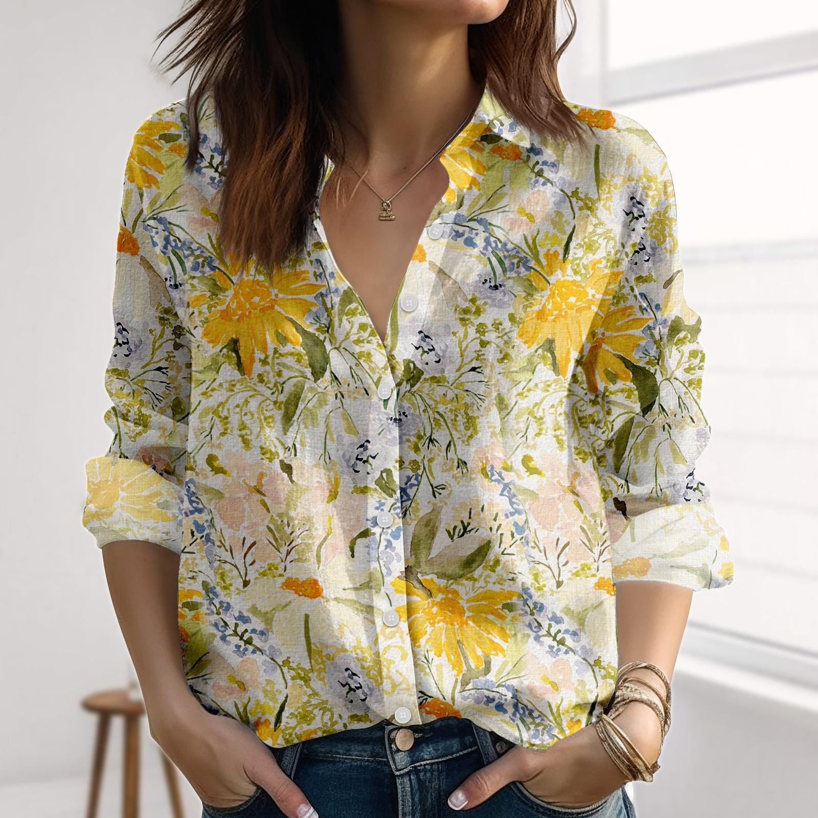 Camicetta con stampa floreale ad acquerello, camicia da donna con fiori selvatici gialli, top in stile cottagecore da donna, top morbido con motivo botanico primaverile per lei