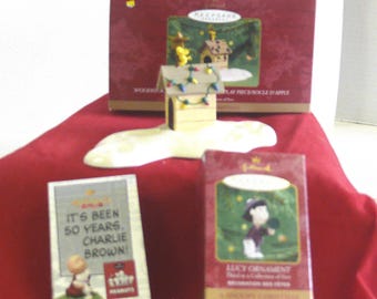 Woodstock on Snoopy's Doghouse - Display piece with snoopy, Lucy, Charlie and Linus
