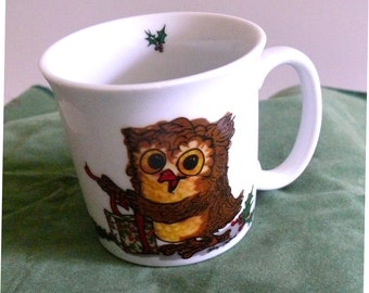 Suzy's Zoo  mug - Enesco - 1976 = Owl Wrapping Christmas Gift