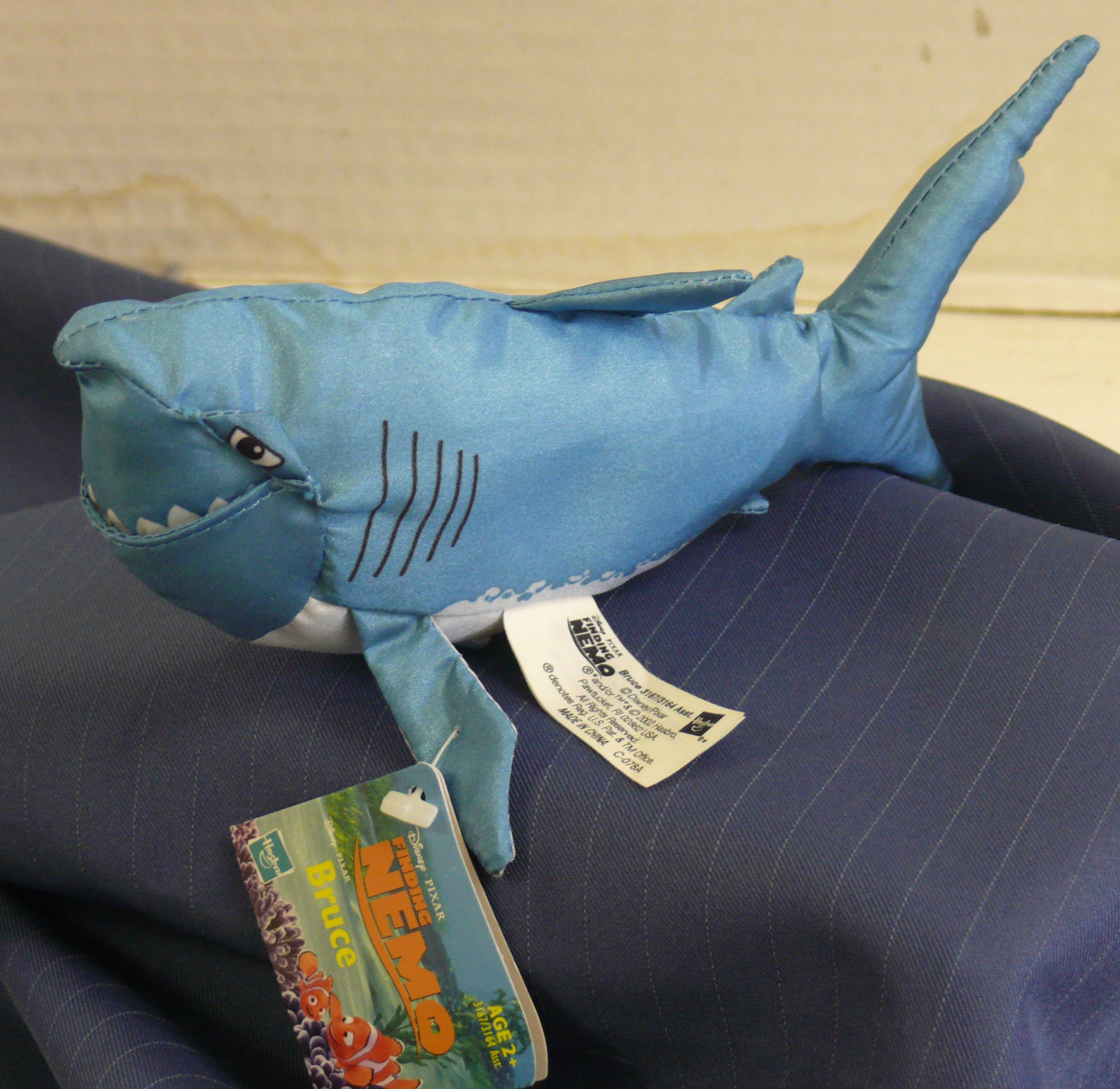 Finding Nemo Plushie - Bruce the Shark - Hasbro - 7 1/2" Disney movie, Pixar