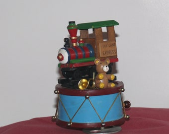 Wood Train Music Box - Playmates  - Ebling and Reuse Company - Vintage