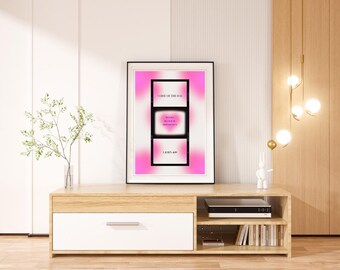 Wir lieben, weil er uns zuerst geliebt hat 1 Johannes 4:19, tägliche Inspiration druckbare Bibelverse für Ihr Zuhause, digitale spirituelle Pink Aura Wandkunst