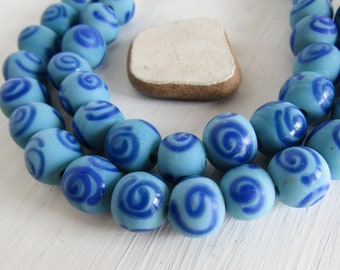 round blue  lampwork glass beads, opaque matte spiral pattern, Java  Indonesia 11mm to 12mm dia , 2.5mm hole  (8 beads) 8bb11-2