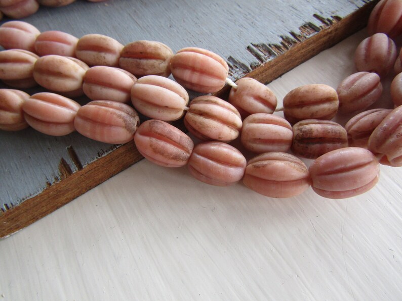8ab1-3 rustic gritty aged look indonesian 12-15mm x 15-18mm 6 beads melon oval wavy pink lampwork glass beads brown wash