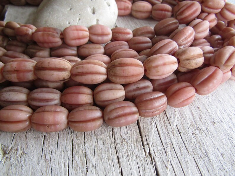 8ab1-3 rustic gritty aged look indonesian 12-15mm x 15-18mm 6 beads melon oval wavy pink lampwork glass beads brown wash