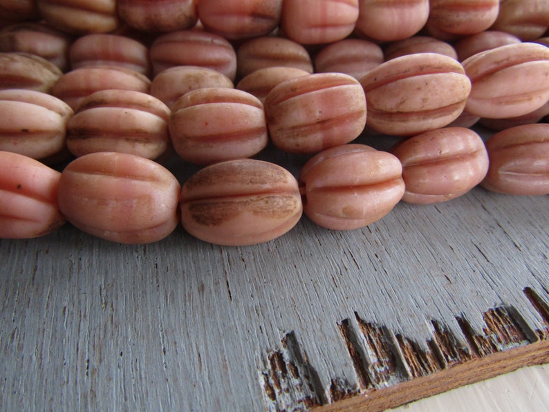 8ab1-3 rustic gritty aged look indonesian 12-15mm x 15-18mm 6 beads melon oval wavy pink lampwork glass beads brown wash
