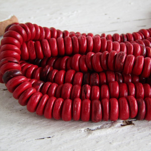 perles de noix de coco rouge, petites perles rondelles de noix de coco, disques heishi perles exotiques d’espacement rouge - 7 à 8mm de diamètre (brin de 12 pouces) 6A15-8