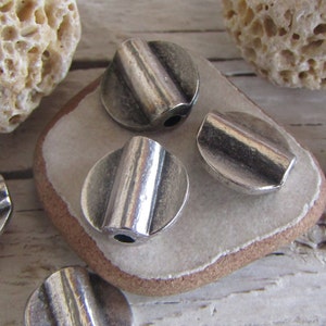 Antiqued silver round bead, Flat coin,  Small ethnic spacer, Zamak Silver Plated Metal Casting  11mm x 12mm ( 6 beads ) 23ay-1178