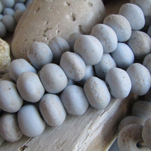 ljusblå lampwork-glaspärlor, rustikt fat med åldrande färg, indonesisk Java, 14 mm till 16 mm i diameter (välj antal) 23ab33-1