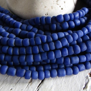 Blå glaspärla, rustik ogenomskinlig matt, tubformad distans, indonesisk Java 5 mm till 7 mm i diameter, New Indo-Pacific (22 tum) 23ab2-10