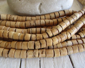 beige kokoskralen, rondelle heishi-schijven, exotische natuurlijke benodigdheden 2 tot 5 mm x 5 mm (20 inch streng) 20AB41