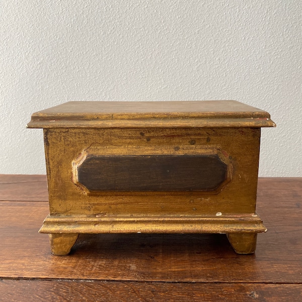 Vintage Italian Florentine Larger Jewelry Chest in Black and Gold