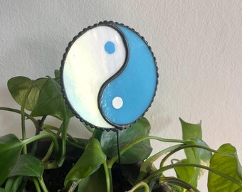Stained Glass Yin Yang Plant Stake - Baby Blue & White