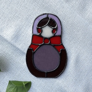 Matryoshka Nesting Doll - Red Bow Brunette
