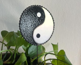 Stained Glass Yin Yang Plant Stake - Classic Black & White