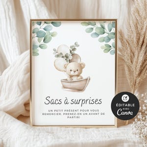 Op de afbeelding: Een printbaar bord met een schattige cartoonbeer in een boot met ballonnen. Het bord zegt "Sacs à surprises" en "Un petit présent pour vous remercier. Prenez-en un avant de partir!" Het bord is bewerkbaar met Canva.
