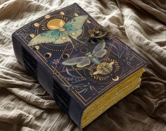 Handgemaakt lederen dagboek Luna Moth Design, blanco spreukenboek met schaduwen dagboek voor mannen en vrouwen, papier met stippelrand met slot, Wicca