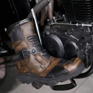 Men&#39;s Leather Touring Boots - Safety Steel Toe, Anti-Slip Rubber Sole, Ankle-High Durable Design for Motorcycling and Outdoor Adventure
