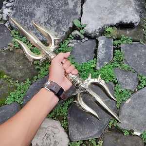 Antique Brass Trident: Artistic Home Decor Sculpture (35cm)