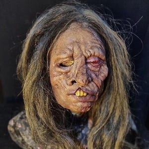 Hyper Realistic Latex Horror Mask: Movie-FX Zombie, Mutant, Werewolf