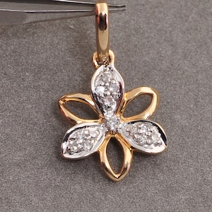 Solid 14K Yellow Gold Diamond Flower Charm Necklace Pendant