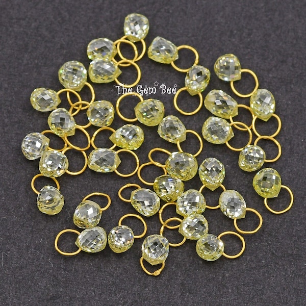 Anillo de salto de 3 mm con dije de lágrima en forma de briolette de diamante amarillo canario facetado en oro amarillo macizo de 18 quilates