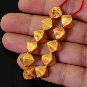 18 kt massief geelgouden sierkralen met dubbele piramide van 8,5 mm (1)