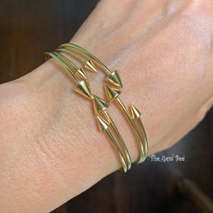 10k Solid Yellow Gold Faceted Arrowhead Open Bangle 7 INCH Wrist Italian Craftsmanship