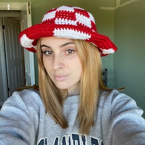 Hand crocheted Bucket Hat - Checkered (Red / White)