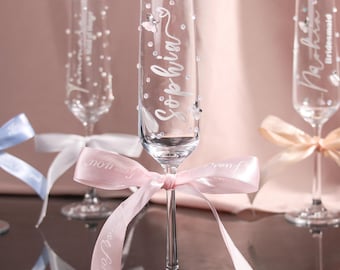 Gepersonaliseerde bruidschampagnefluit | Champagneglas met parels en lint | Huwelijkscadeaus | Bruidsmeisje | Huwelijkscadeaus