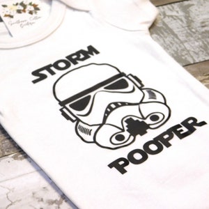Storm Pooper Baby Outfit, Storm Pooper Baby Body, Baby Body, Baby Outfit, Storm Pooper, lustige Baby Outfit, lustiger Baby Body