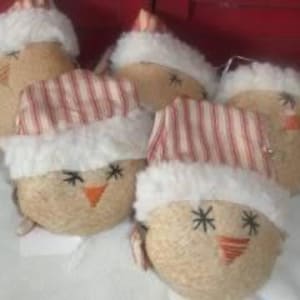 Primitive snowman face ornament