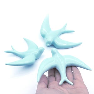 Hirondelles élégantes BLEU CIEL pour décoration murale. Belle symbolique, nature, protection, harmonie, prospérité, loyauté, bonheur, amours à la maison et en famille.