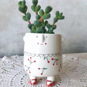 Frau Kirsche Topf Handgefertigter Keramik-Pflanztopf –Blumentopf mit fröhlichem Gesicht, Lustiges Geschenk für Pflanzenliebhaber