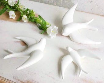 Golondrinas de cerámica en blanco mate - Simbolizan Naturaleza, protección, prosperidad en el hogar y familia. Elije tamaño/cantidad.