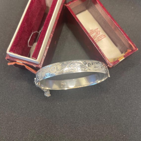 Vintage Boxed Hallmarked Solid Silver Bangle. Eng… - image 1