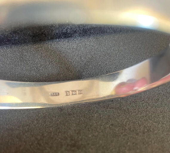 Vintage Boxed Hallmarked Solid Silver Bangle. Eng… - image 5