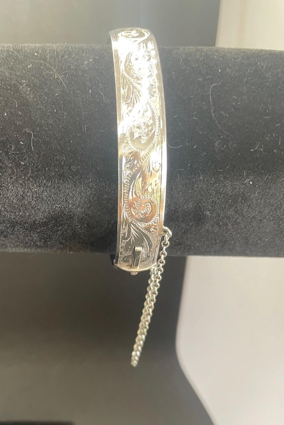 Vintage Boxed Hallmarked Solid Silver Bangle. Eng… - image 6