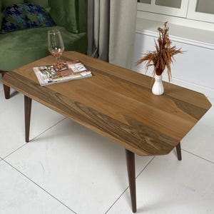 Eleganter rechteckiger Couchtisch aus Nussbaum & C-Beistelltisch - Natürliches Nussbaumfurnier Wohnzimmermöbel - Modernes Mittel- und Endtischdekor