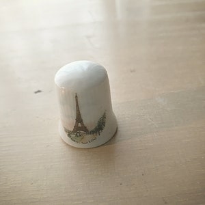 VINTAGE LIMOGES THIMBLE Paris