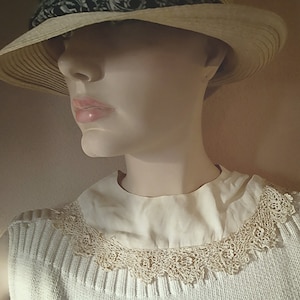 VINTAGE LACE COLLAR