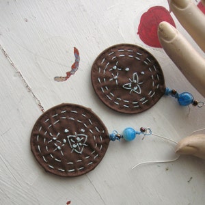 EARRINGS EMBROIDERED DANGLE