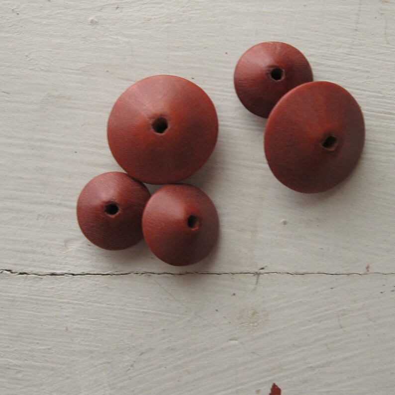 BEADS RED SAUCER Vintage image 4