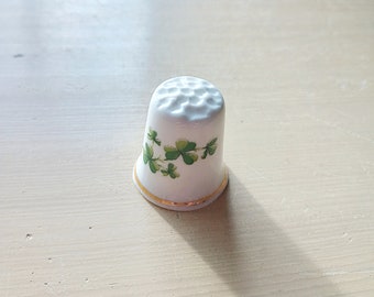 VINTAGE PORCELAIN THIMBLE Clovers