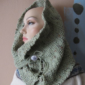 Green Crochet Scarf image 4