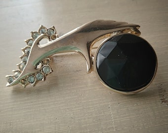 VINTAGE HAND BROOCH