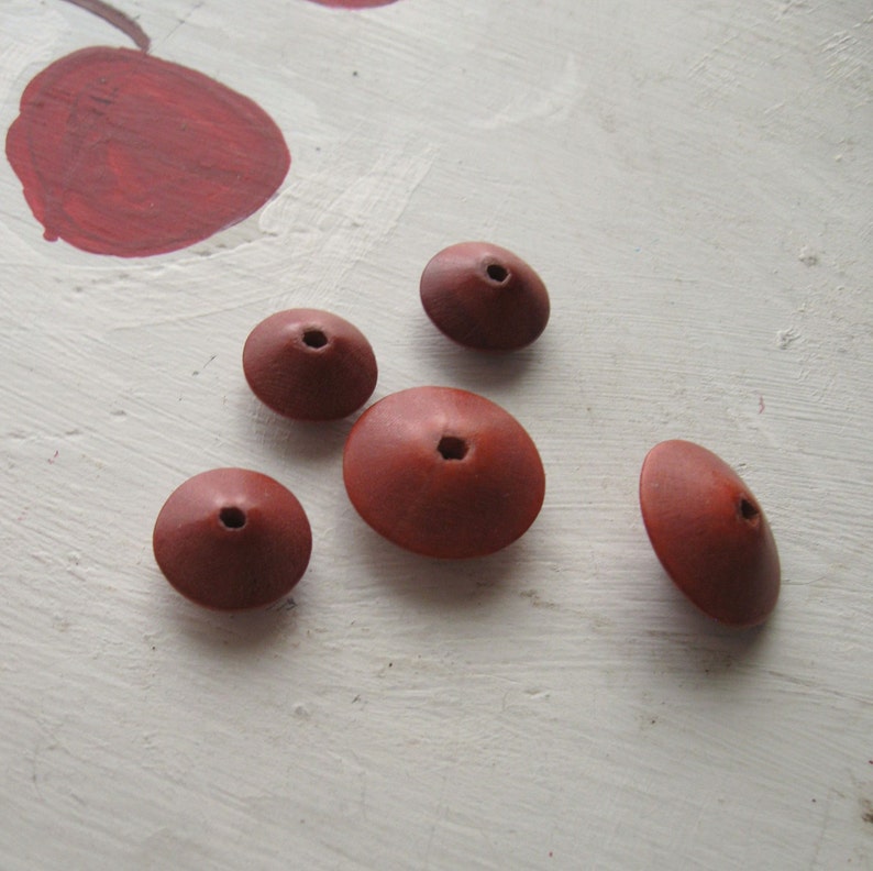 BEADS RED SAUCER Vintage image 1