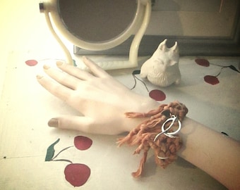 FRANSEN-SCHLANGEN-ARMBAND Handgehäkelt aus umfunktionierter Seidenchiffon